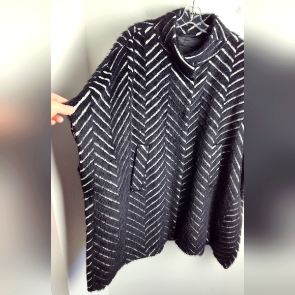 NEW Marina Rinaldi fuzzy coat textured print wool blend cape black alpaca - Picture 2 of 15